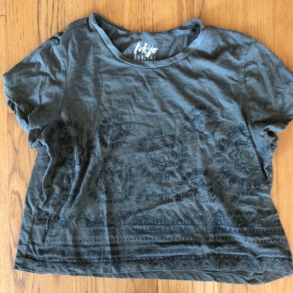 Green crop top - Picture 2 of 3